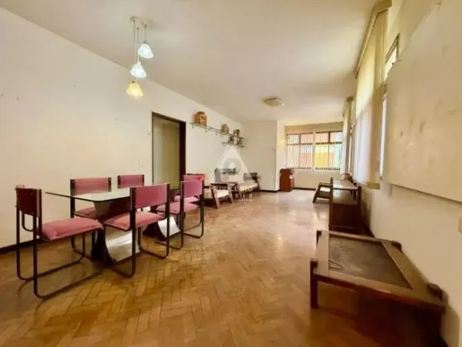3 quartos sendo 1 suite, 2 vagas, portaria 24H