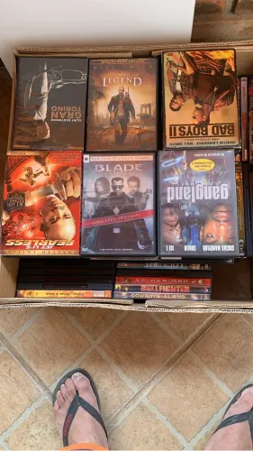 Vendo 97 dvd filmes em inglês ,originais,  valor r$250.00 todos. 