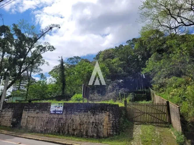 Terreno à venda no bairro Anita Garibaldi em Joinville, por R$ 620.000.00.