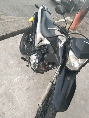 Bros 160 com roda de liga