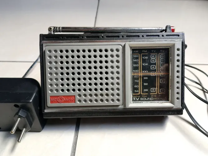 Motoradio com FM funcionando pilha e luz
