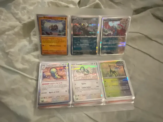Mini Pasta com Coleção de 120 Cartas Pokémon 