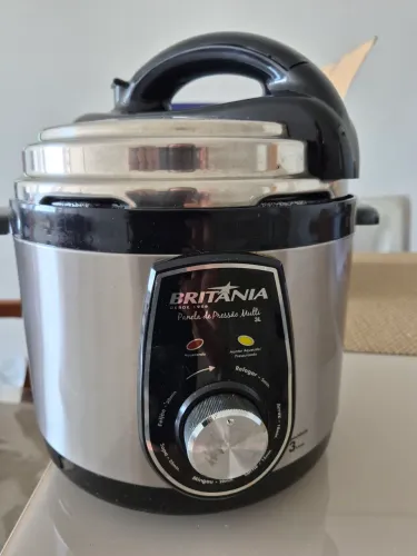 Panela de pressão elétrica Britânia - 3 litros