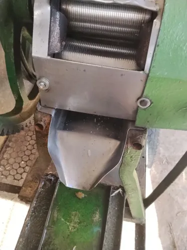 Carrosa de caldo de cana com motor zero engenho de inox vendendo meu número *95