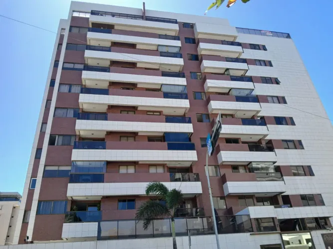 3/4 a 50 m do mar de Jatiúca com móveis planejados