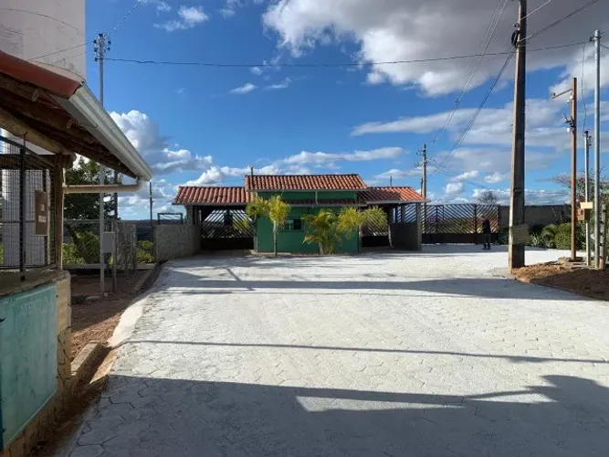 Chácara de 5.000 m², condomínio fechado, terra fértil e de fácil acesso. Jaboticatubas.