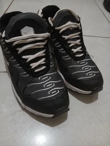 Vende-se sapato tn da nike seminovo 
