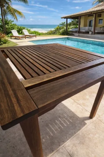 Mesa + duas cadeiras de madeira Tok&Stok Jardim / Área Externa