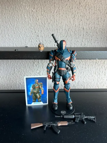 Exterminador/Deathstroke - Mcfarlene Toys DC Multiverse (Batman Arkham Origins)