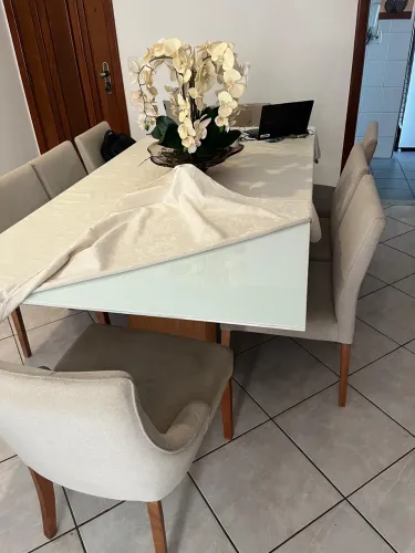 Mesa com 8 cadeiras