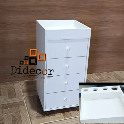 Carrinho auxiliar com rodinhas e suporte para secador e chapinha