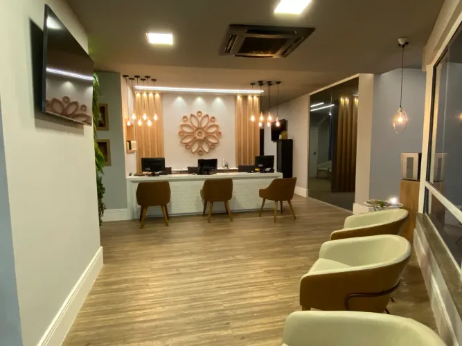 Vaga Recepcionista / Concierge - Clínica Premium | CLT - Barra da Tijuca