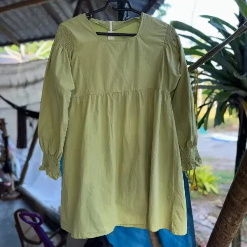 Vestido lindo verde tamanho 12 year