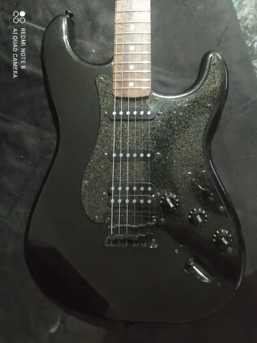 Guitarra Squier FSR Stratocaster HT HSS