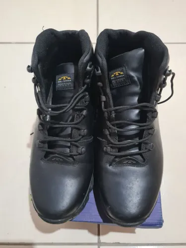 Bota couro legítimo Bull terrier número 41/42