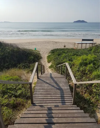  Casa para Aluguel Anual na Praia dos Açores - Ótima Localização!