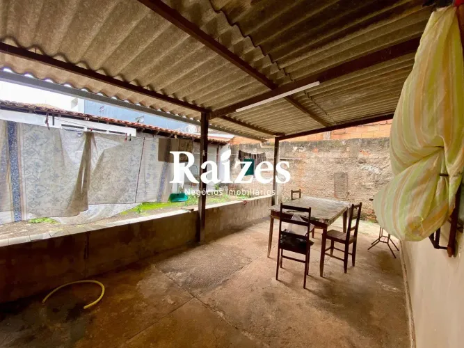 Casa com Terreno de 400 m² à Venda no Bairro Umuarama em Uberlândia