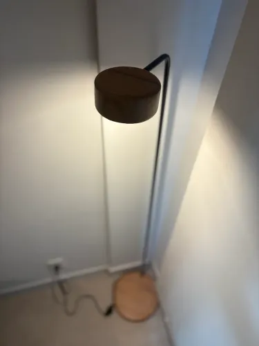 LUMINÁRIA DE PISO ABRA CASA