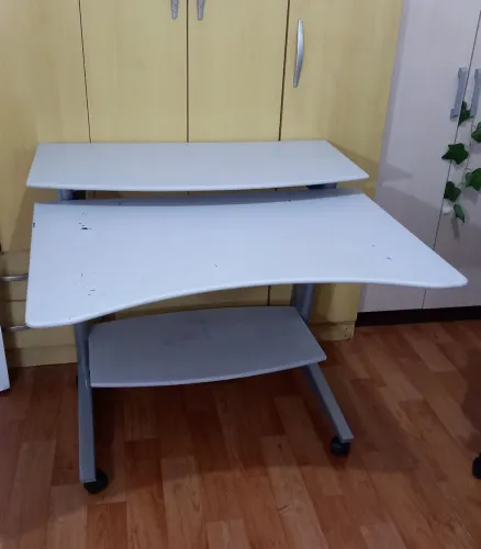 Vende se mesa de estudos, bairro portão.