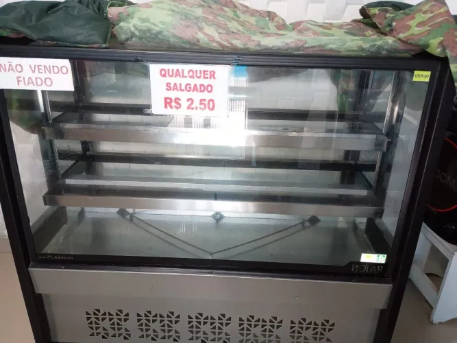 Estufa de 15 bandejas com oito meses de uso novinha ótima para sua loja