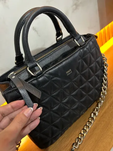 Bolsa matelassê Schutz 