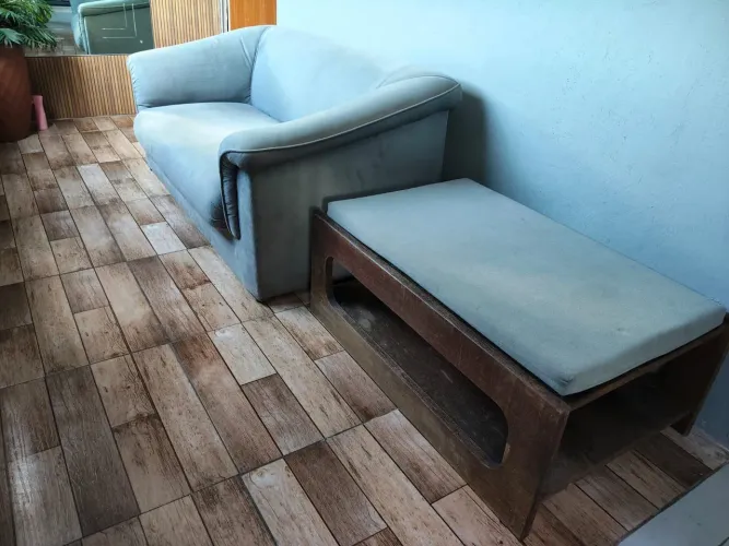 Sofá 2 Lugares 1,50 m + Mesa de Centro de Madeira | Ótimo Estado