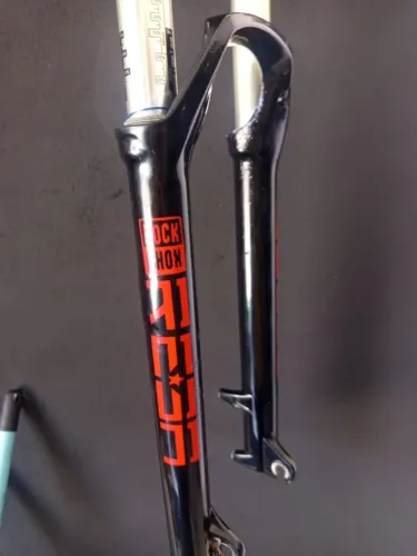 Suspensão rockshox Reba aro 29