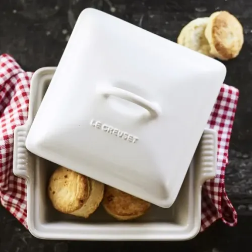 Le Creuset Caçarola modelo Heritage com tampa na cor branca 23x23cm