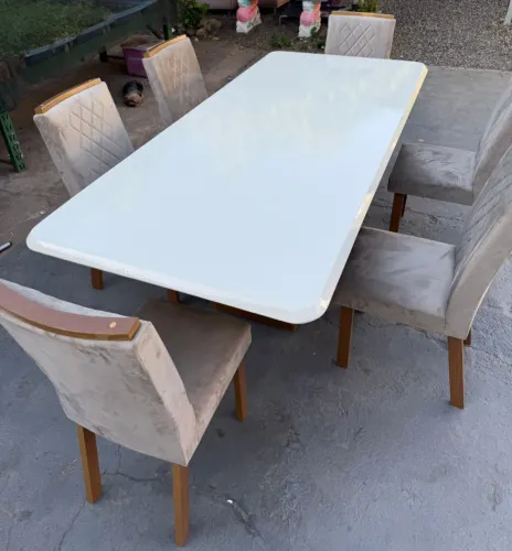 Mesa com 6 cadeiras