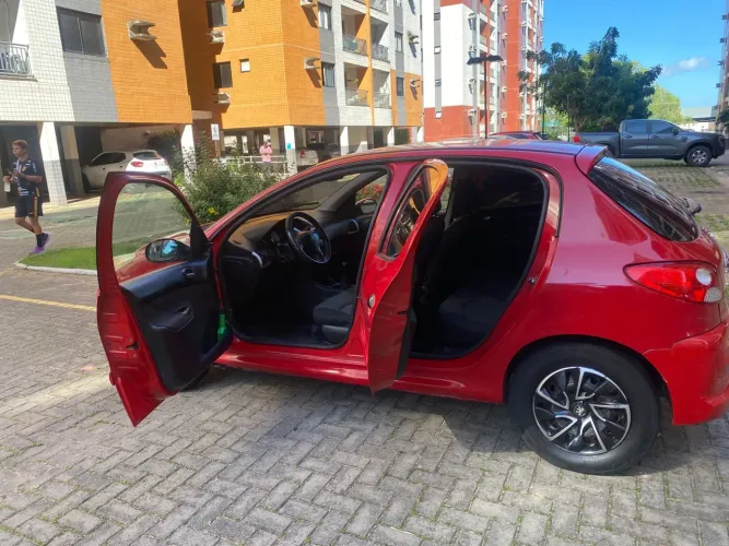 Peugeot 207 XR 1.4 Flex 8V 5P 2013