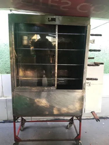 Máquina de frango assado