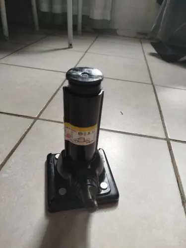 Vendo Macaco VW Amarok Original Seminovo Impecável<br><br>Envio Para Todo Brasil <br>Faço OLX Pay.