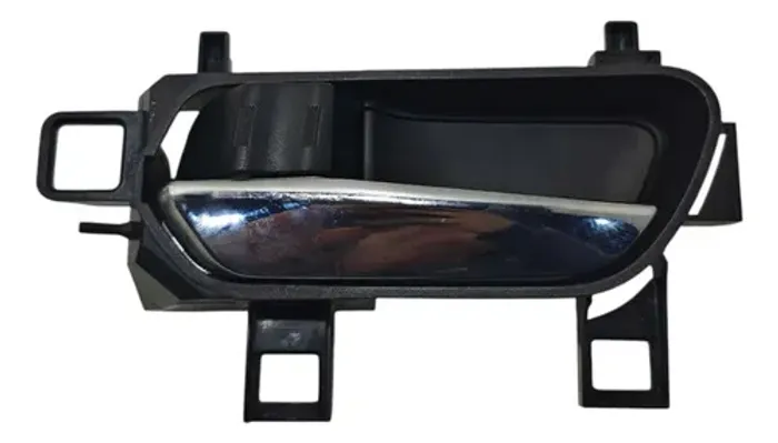 Maçaneta Int Traseira Esquerda Nissan Versa 1.6 2020 A 2022 Prateado Traseira