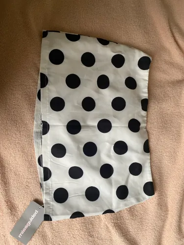 Saia de bolinha atemporal