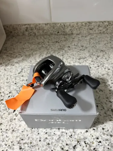 Carretilha Shimano Bantam MGL