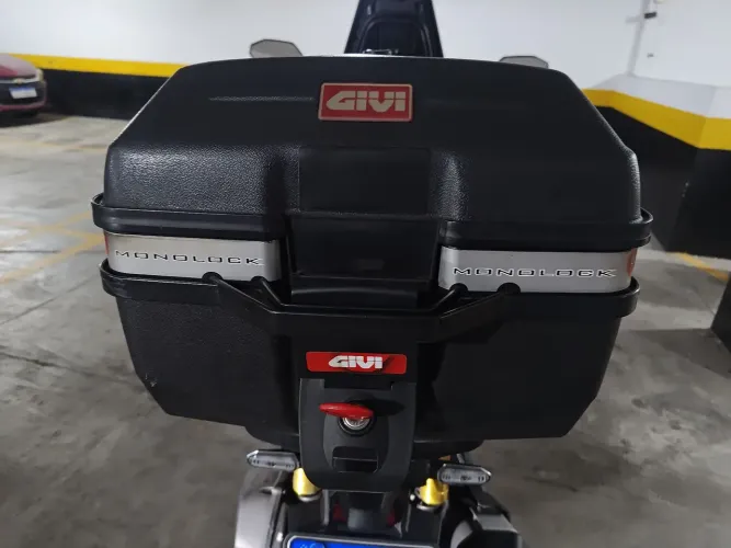 Baú Givi 27 litros