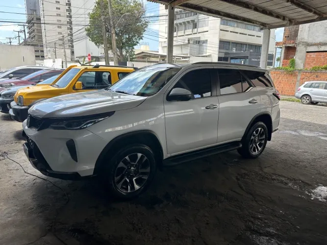 Toyota Hilux SW4 SRX Plat. 4X4 2.8 TB Die. Aut. 2025