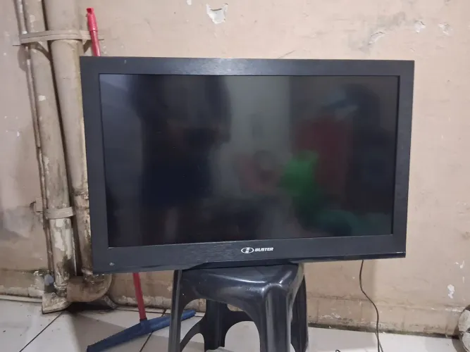 TV LCD 32 HBUSTER COM DEFEITO