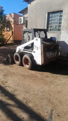 Bobcat 751 (Mini Carregadeira)