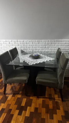 Mesa quadrada com 4 cadeiras