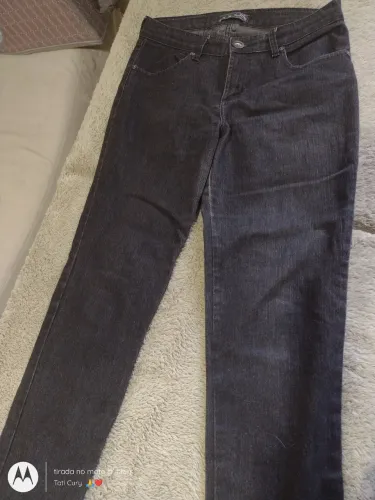 Vendo linda calça jeans feminina da Equus com bordados e paetês tamanho 42