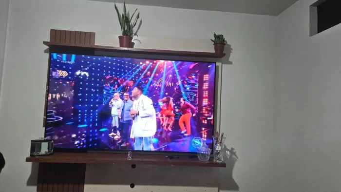 Vendo uma TV