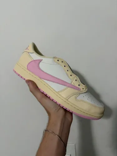 Tênis Travis Scott x Air Jordan 1 Low Sail Shy Pink Muslin - 40.5 e 44 - Novo