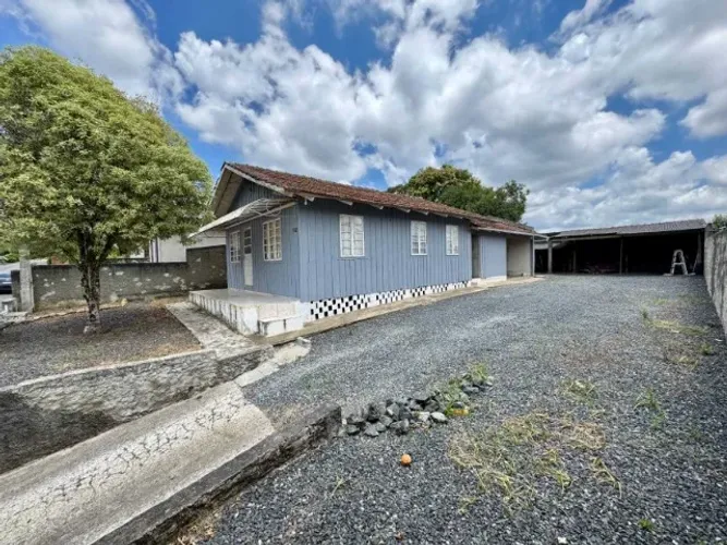 Casa no Centro de Campo Alegre
