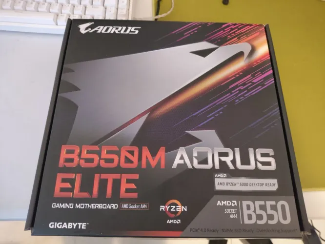 Placa Mãe Aorus Elite B550M AM4 - Novinha com GARANTIA