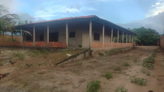 PRAIA DE PANAQUATIRA: Casa a venda a 400m da beira da praia - São Luís-MA