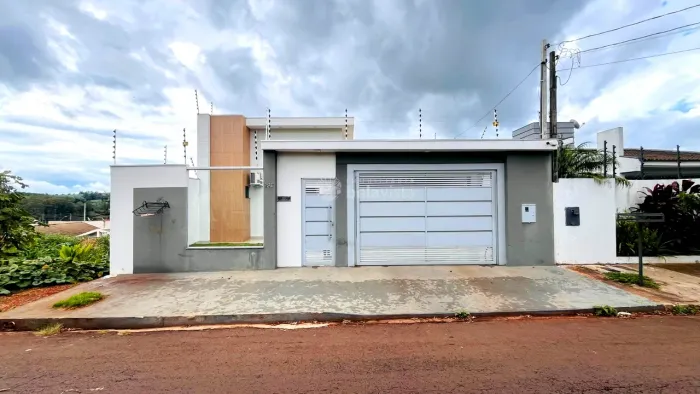 CASA NOVA DE ÓTIMO PADRÃO À VENDA NO RESID. INTERLAGOS EM APUCARANA.
