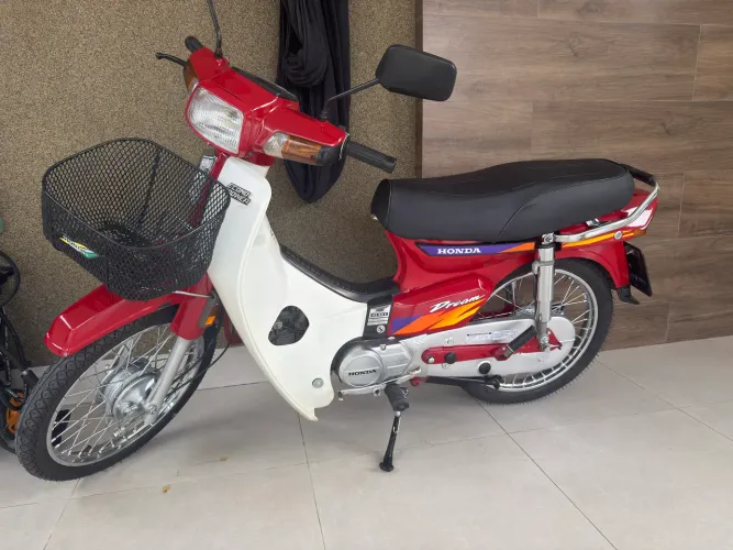 Honda C100 Dream ano 97/98 novíssima 