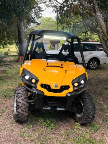 UTV Can-Am Commander DPS 800cc