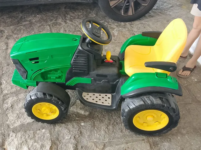 Carrinho eletrico infantil peg perego